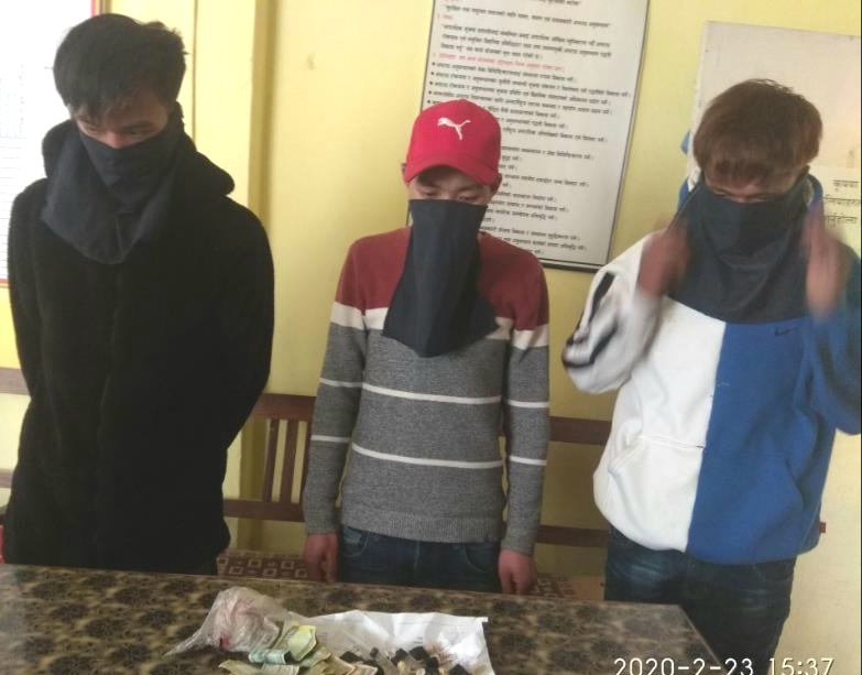 म्याग्दीमा लागु औषध सहित तिन जान प्रक्राउ