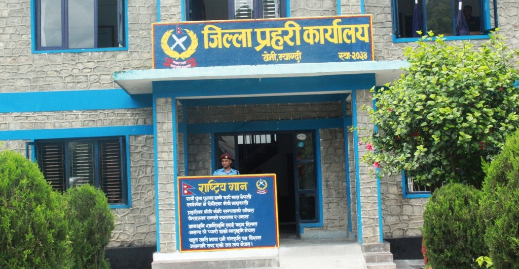 भुरुङ तातोपानीबाट चरेश सहित दुईजना पक्राउ