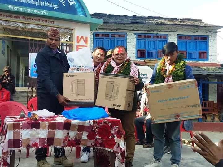 दिपक माविलाई गर्बुजाद्धारा ५० हजार रुपैयाँ सहित कम्प्युटर सहयोग
