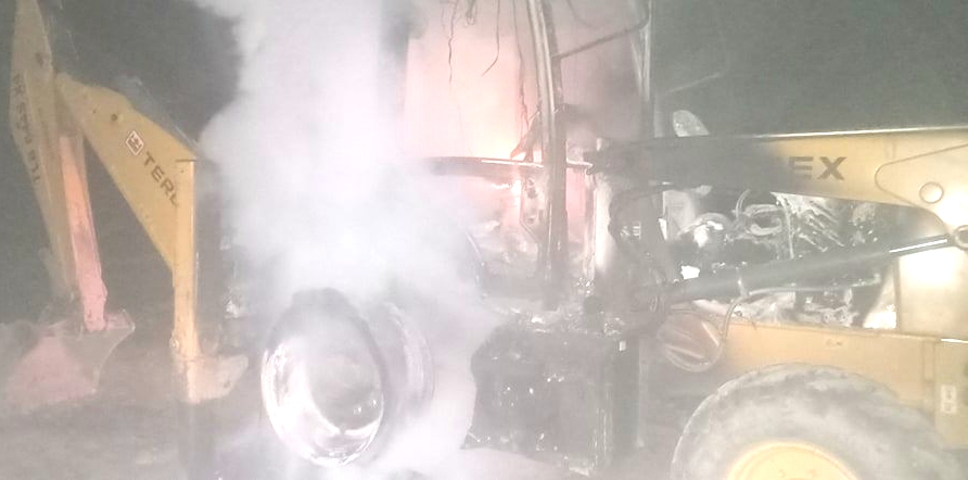 अज्ञात समुहद्वारा रातोढुङ्गामा डोजरमा आगजनी