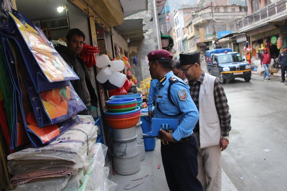 सडक अतिक्रमण हटाउन घरदैलो