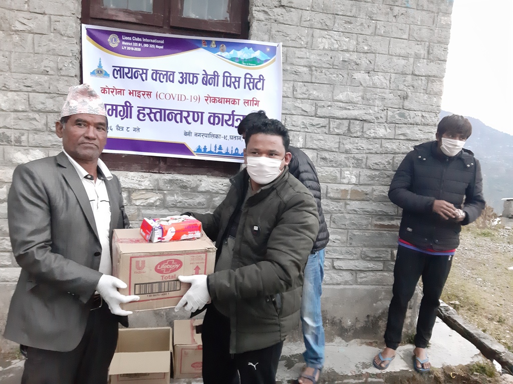 लायन्स क्लव अफ बेनी पिस सिटीद्धारा नेप्टेचौरमा मास्क र सावुन वितरण