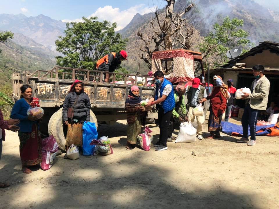 बिममा विपन्न, बेसहारा तथा मजदुर परिवारलाई खाद्यान्न र साबुन सहयोग