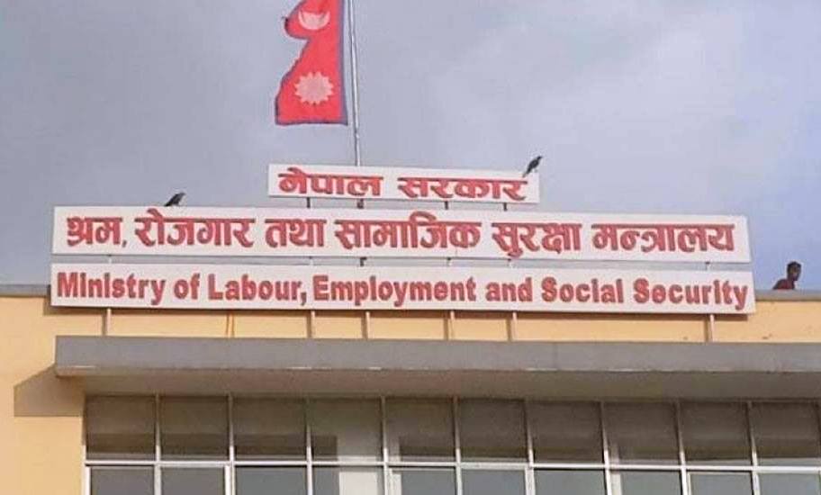 कोरोनाका कारण श्रम स्वीकृति अनिश्चितकालका लागि बन्द