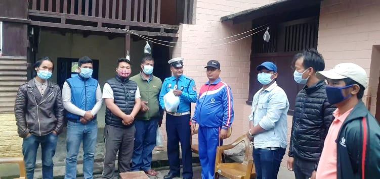 नेपाली कांग्रेस र तरुणदलद्धारा गाउँपालिका ,प्राथमिक स्वास्थ्य केन्द्र,इप्रका र रेडक्रसलाई खाद्यान्न तथा स्वास्थ्य सामाग्री सहयोग