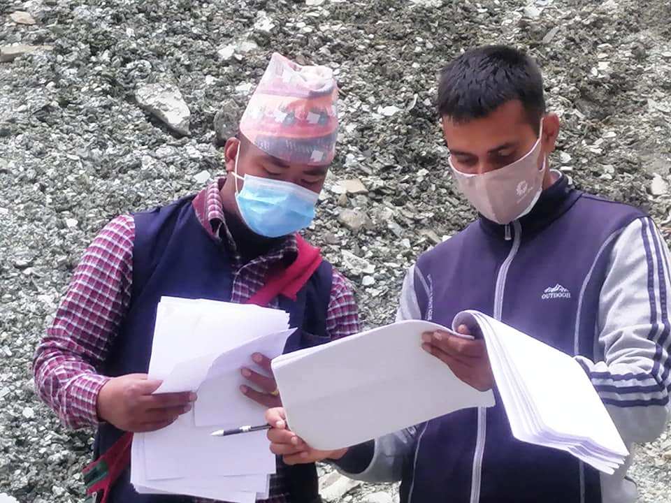 धवलागिरि गाउँपालिकाद्धारा विपन्न परिवारलाई राहत वितरण सुरु (तस्बिर सहित )