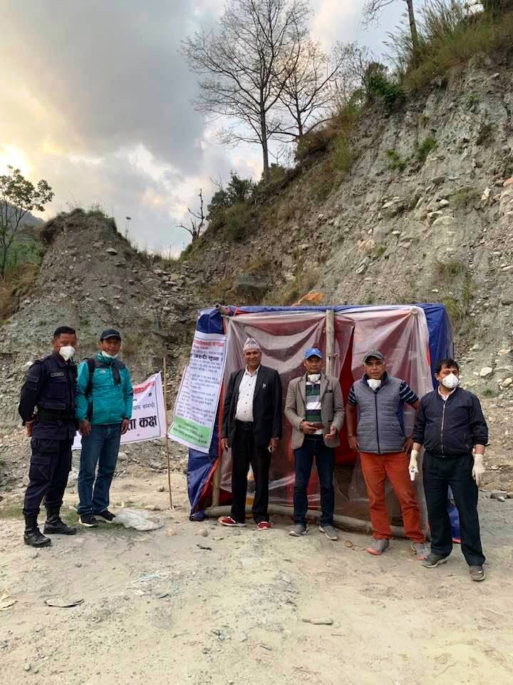 दुई गाउँपालिकाद्धारा प्रवेशद्धारमा स्वास्थ्य सहायता कक्ष स्थापना