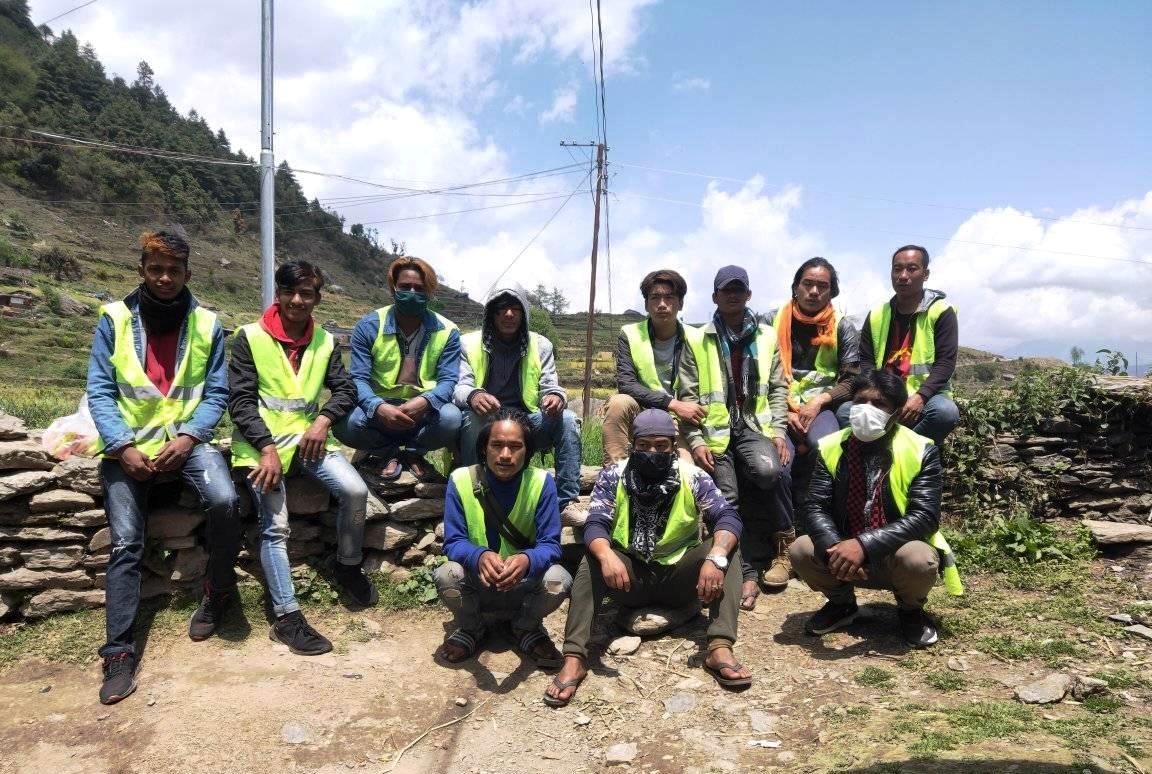 लकडाउनलाई प्रभावकारी बनाउँदै निस्कोटका युवाहरु