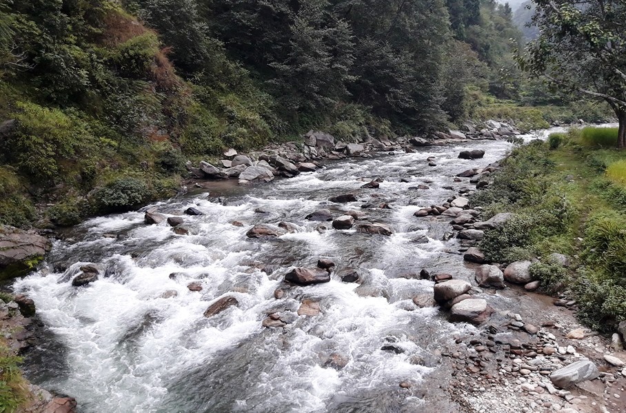 ‘लकडाउन’मा माछा मार्ने बढे,करेन्ट लगाएको सूचना दिनेलाई पुरस्कार!
