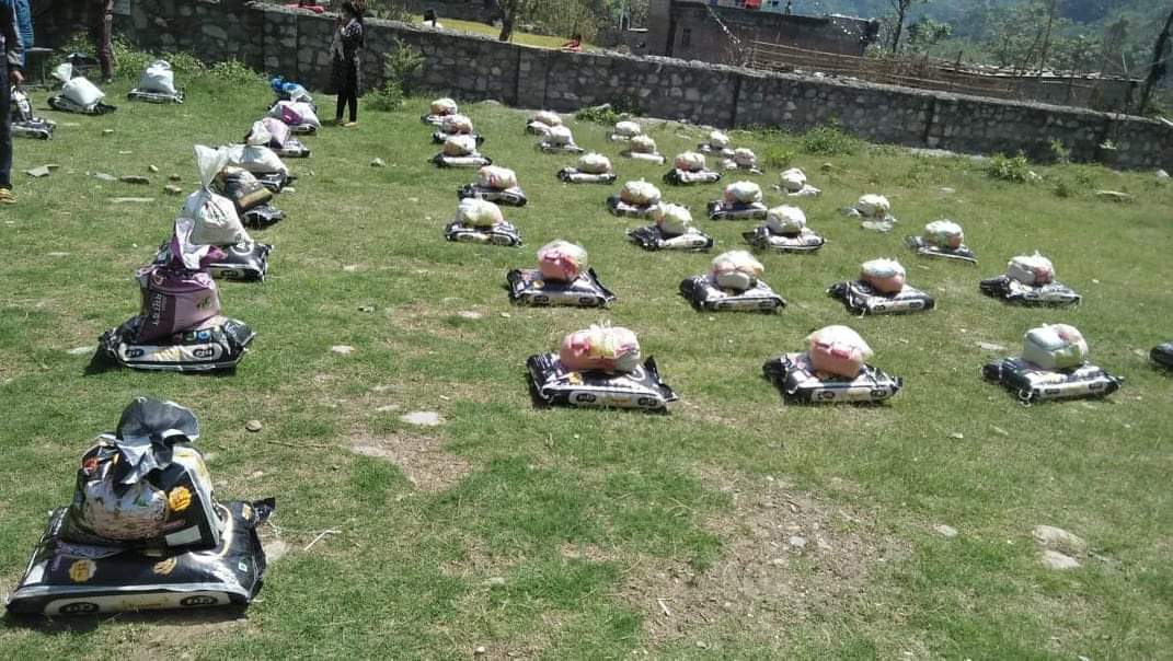 मंगला गाउपालिकामा  बिपन्न र श्रमिक परिवारलाई राहत वितरण सुरु