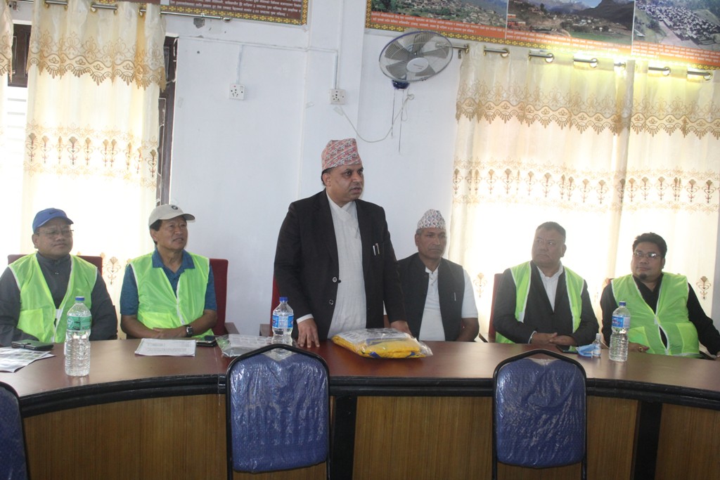पोखरा र काठमाण्डौंका म्याग्दीलीहरुद्धारा स्वास्थ्य सामाग्री सहयोग (तस्बिर/भिडियो)