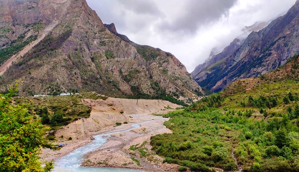 नेपाली भूमिमा भारतकाे २२ किलोमिटर सडक ,सूचनाका लागि भारतकै भर