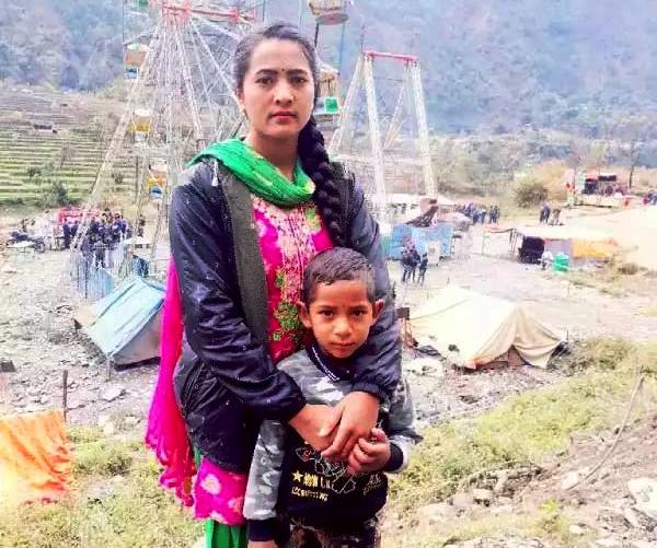 तोलाबाङ्गकी मनिषा दुई दिनदेखी सम्पर्क विहिन हुँदा सात बर्षिय बालकको विचल्ली,खोजि गरिदिन श्रीमानको अपिल