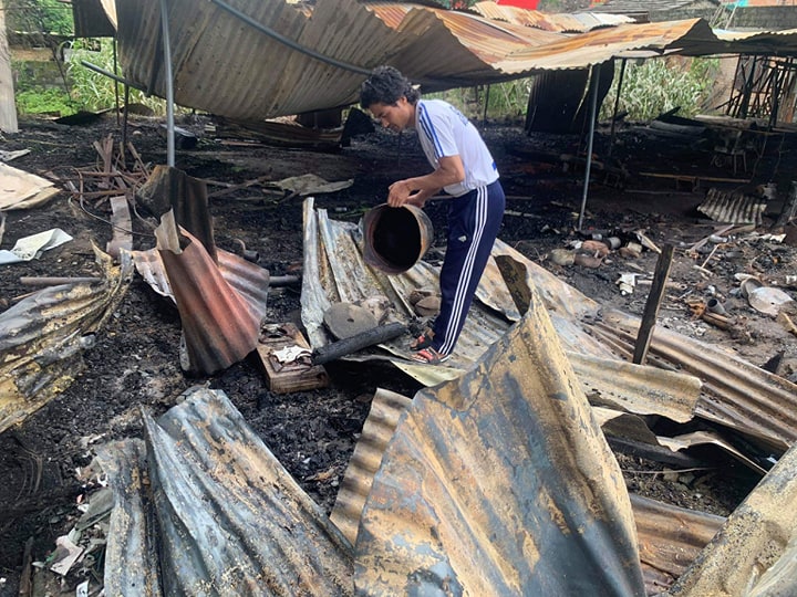 गलेश्वरको रामलक्ष्मण फर्निचरमा आगलागी ः सबै सामान जलेर नष्ट, लाखौको क्षती (तस्बिर)