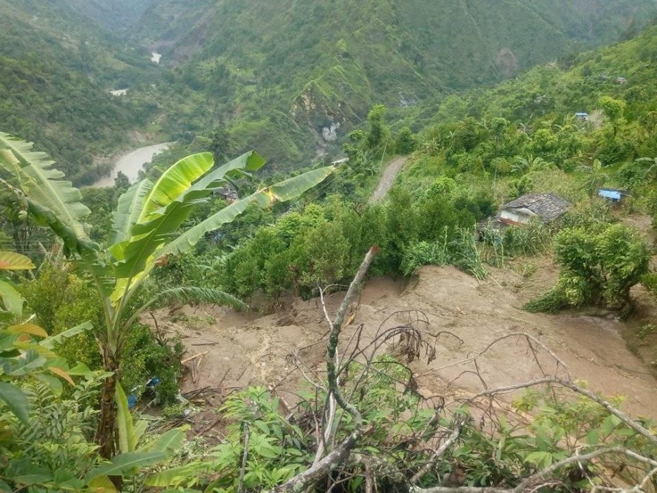 म्याग्दीमा बाढी पहिरोमा परेर ज्यान गुमाउनेको संख्या २ पुग्यो,३० जना अझै बेपत्ता
