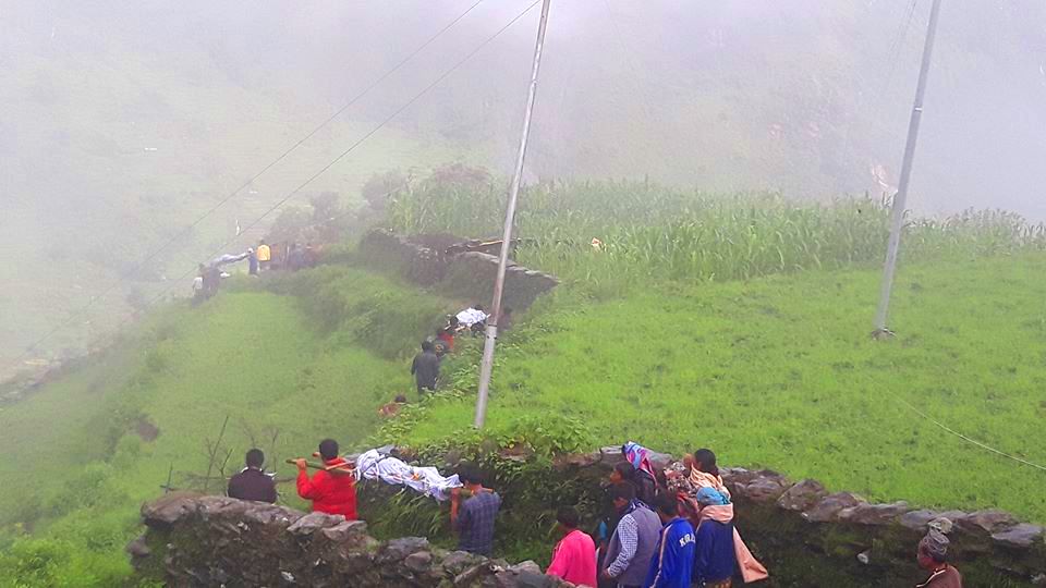 पहिरोमा पुरिएर ज्यान गुमाएकाको सामुहिक दाहसंस्कार