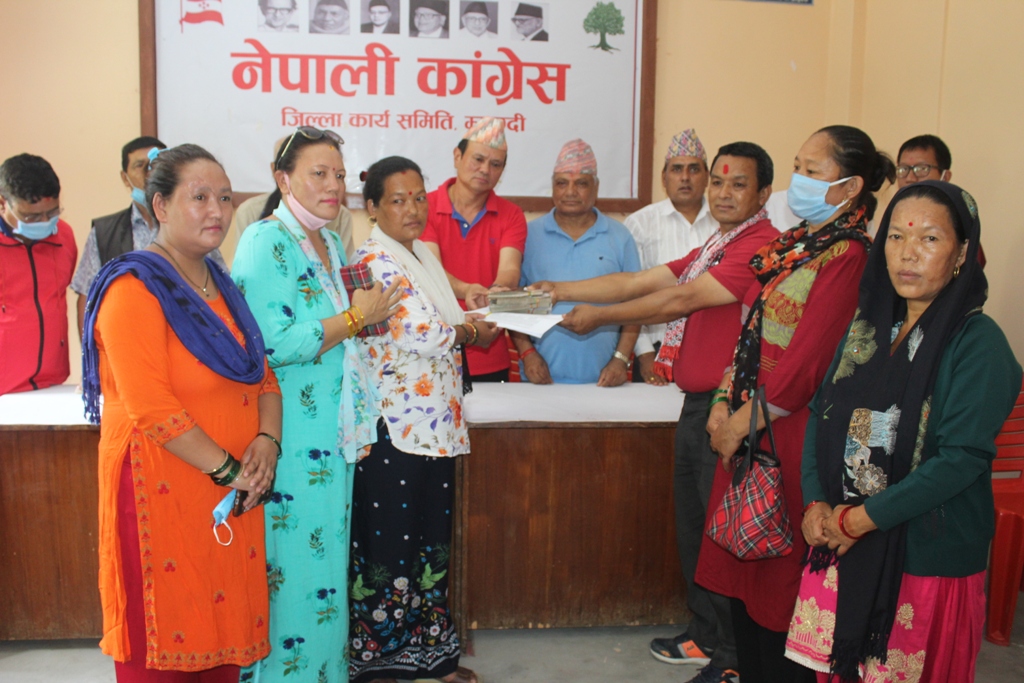 बाढी पहिरो पीडितका लागि प्रवासबाट साढे ३ लाख रुपैयाँ बढी सहयोग