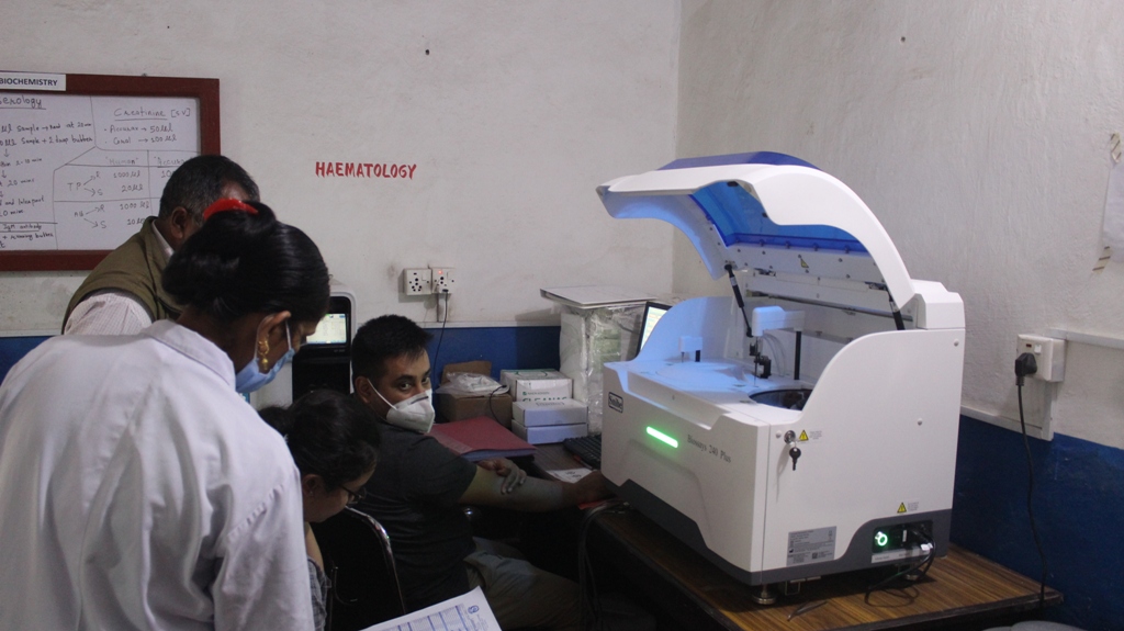 बेनी अस्पतालको ल्याबमा नयाँ मेशिन जडान ,एक पटकमा सय बढी नमुना परिक्षण गर्न सकिने