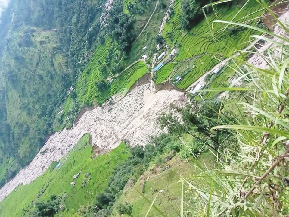 अछामको कैलाश खोलामा आएको बाढीले बगाएर १७ बेपत्ता, ४ जनाको शव भेटियो