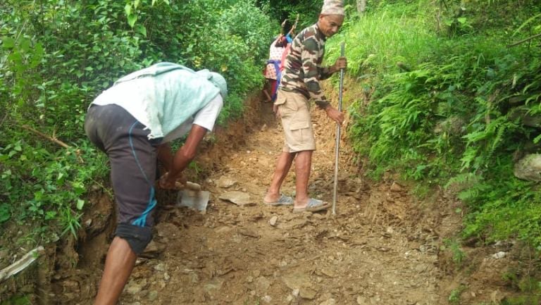 स्थानीयको सक्रियतामा ४ किलोमिटर गोरेटो बाटो मर्मत