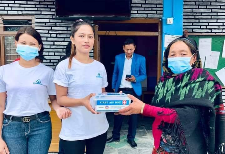 २ सय जनालाई वेलनेस टिमले वितरण गर्यो फर्स्ट एड बक्स