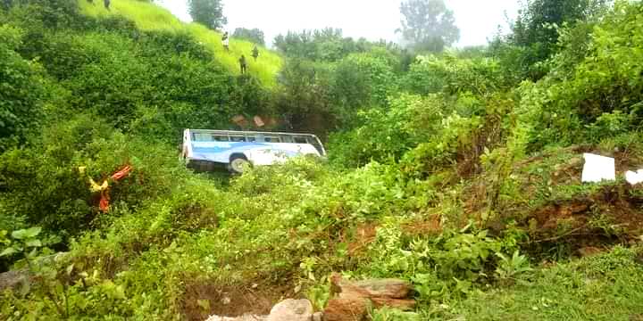 डोटीमा बस दुर्घटना हुँदा तीन जनाको मृत्यु, ३१ घाइते