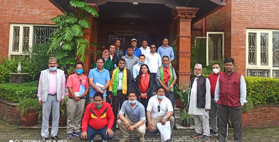 युवा नेता ढकाल सहित चार जना नेकपा परित्याग गरी कांग्रेसमा प्रवेश
