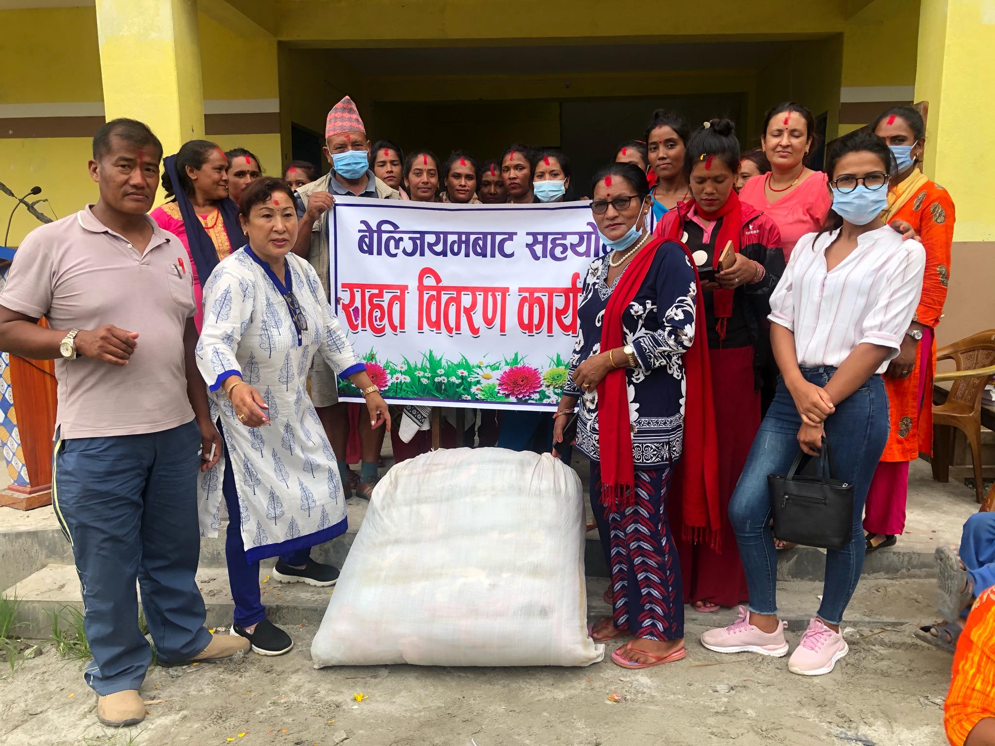 धारापानीका बाढी पहिरो पीडित परिवारलाई जिन्सी सामाग्री सहयोग