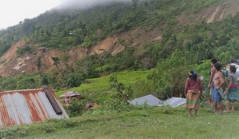अर्घाखाँचीको ढुंगेशेरामा ६ घर भत्किए, २० घर उच्च जोखिममा