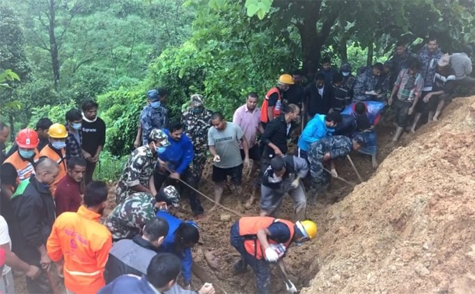 स्याङ्जा पहिरो:एकै परिवारका नौ जनाको सामूहिक दाहसंस्कार