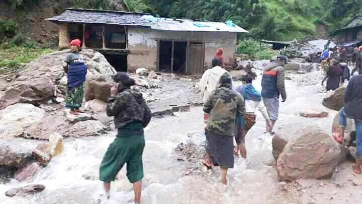 बागलुङ्गको भूँजीखोलामा बाढीको वितण्डा : चार जनाको शव भेटियो ,१३ जना बेपत्ता