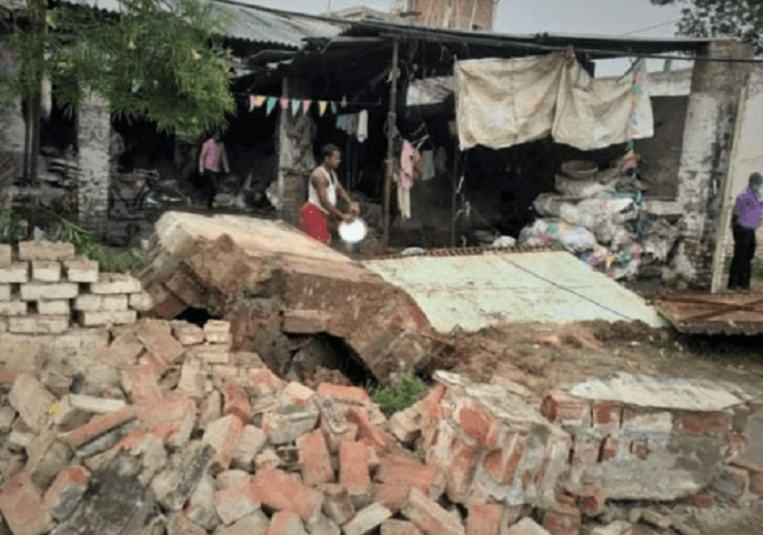 उपमहानगरले डोम समुदायको घरमा डोजर चलाएपछि दर्जनौँको बिचल्ली