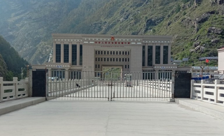 चीनतर्फ पहिरो गएपछि रसुवागढी नाका बन्द