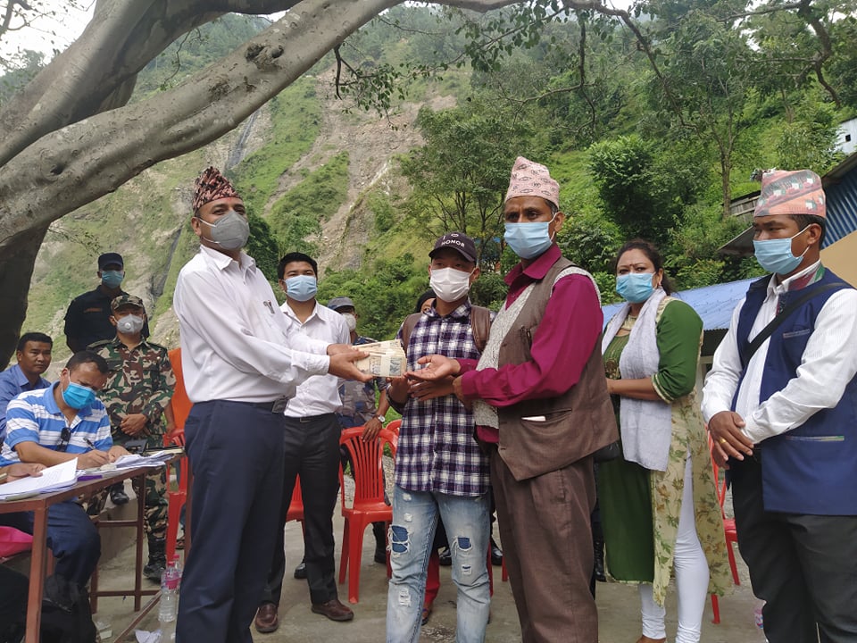 धवलागिरी र मालिका गाउँपालिकामा पहिरोमा ज्यान गुमाएकाको परिवारलाई संघिय सरकारद्धारा दुई महिना पछि राहत