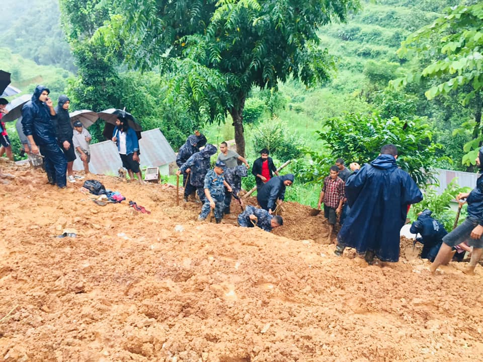 स्याङ्जामा पहिरोमा पुरिएर ज्यान गुमाउनेको संख्या १० पुग्यो