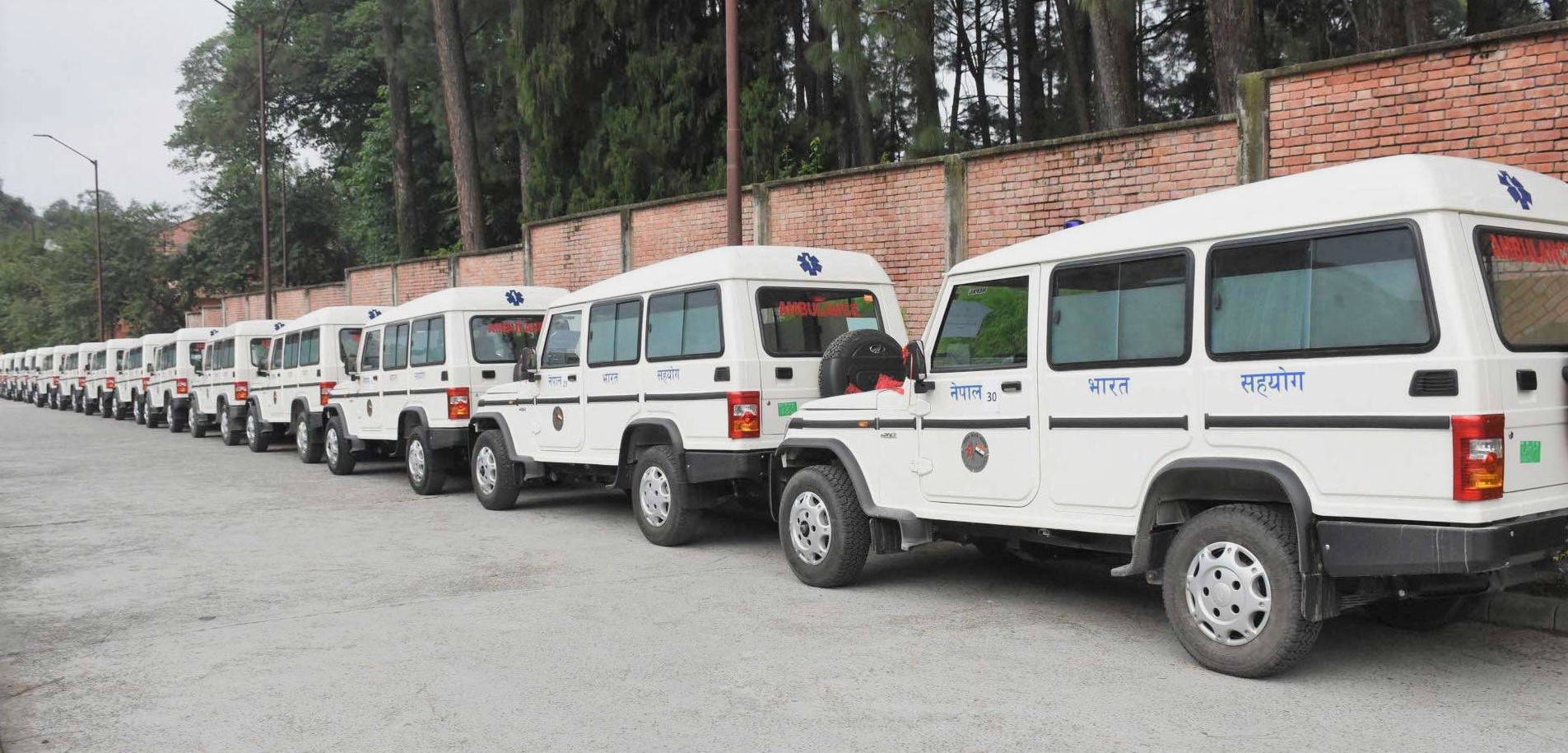 गान्धी जयन्तीको अवसरमा भारतीय दूतावासद्वारा एम्बुलेन्स र बस वितरण