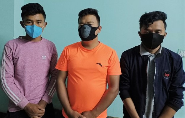 भक्तपुरमा मोटरसाइकल चोरेको आरोपमा तीन जना पक्राउ
