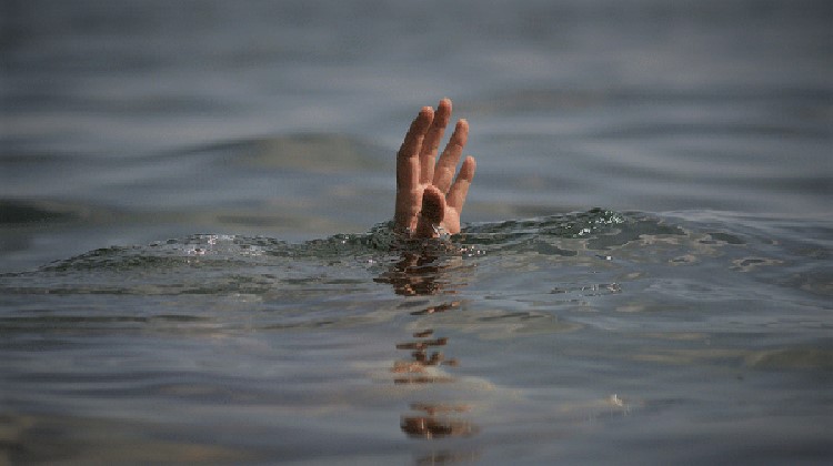 इ-रिक्सा चलाउन खोज्दा ५ वर्षे बालक गण्डक नहरमा बेपत्ता