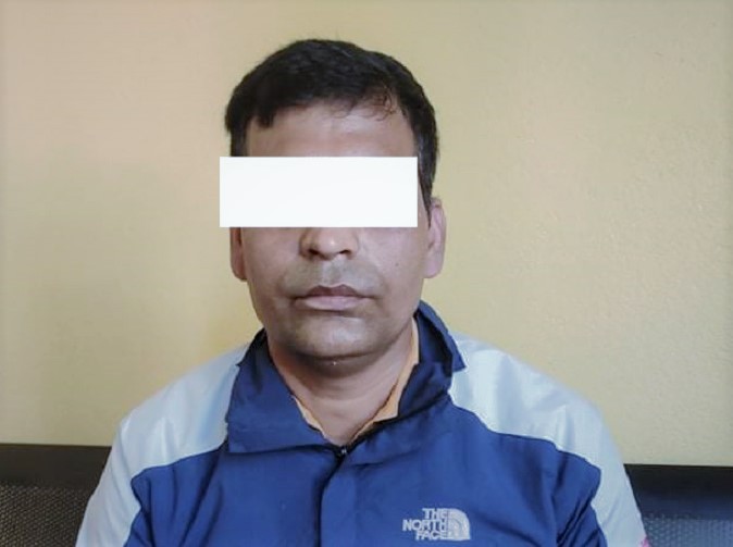 कालीमाटीका डिएसपी बनेर आफ्नै दाइलाई धम्क्याउने व्यक्ति पक्राउ