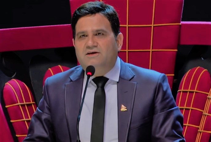 कोरोना संक्रमित मनोज गजुरेलको स्वास्थ्य अवस्था गम्भीर भएपछि आईसीयूमा उपचार हुँदै