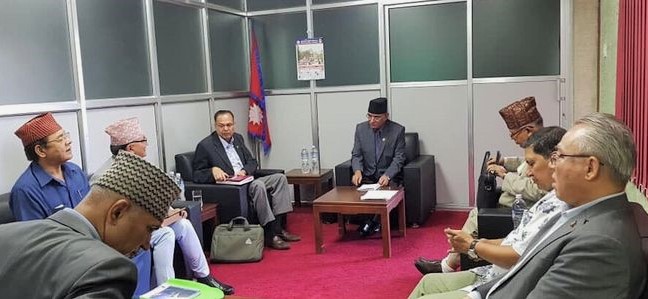 प्रचण्डले धुम्बाराहीमा बोलाए सचिवालय सदस्यलाई