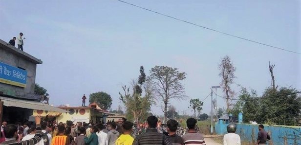 चालकको मृत्युपछि तनावपूर्ण बनेको दुम्किवासको अवस्था सामान्य, बन्द राजमार्ग खुल्यो