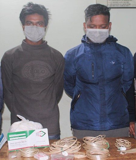 ७३ तोला चाँदीका सामग्रीसहित २ जना पक्राउ