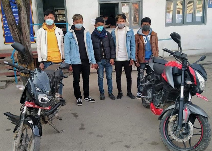 उपत्यकाका विभिन्न स्थानबाट मोटरसाइकल चोरीमा संलग्न ५ जना पक्राउ