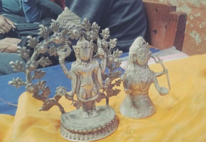 भारततिर लैजाँदै गरिएका मूर्ति बरामद