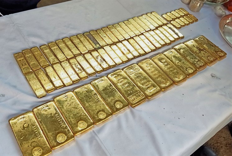 साढे २३ किलो सुनका मालिक नभेटिएपछि, राजश्वले लिलाम बिक्री गर्दै
