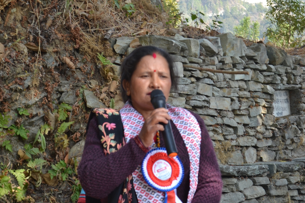 जलजला गाउँपालिकाद्धारा आमा समुहलाई दुना–टपरी बनाउने मेसिन सहयोग (तस्बिर सहित)
