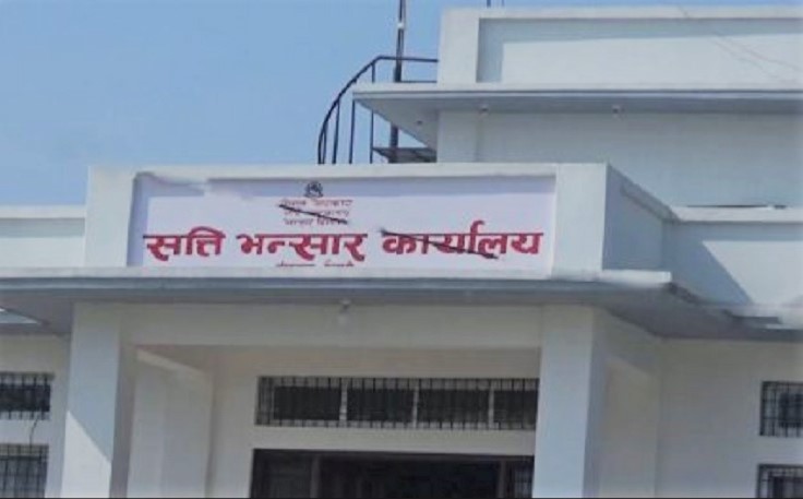 भन्सार छली ल्याइएको गाडी र कपडा बरामद