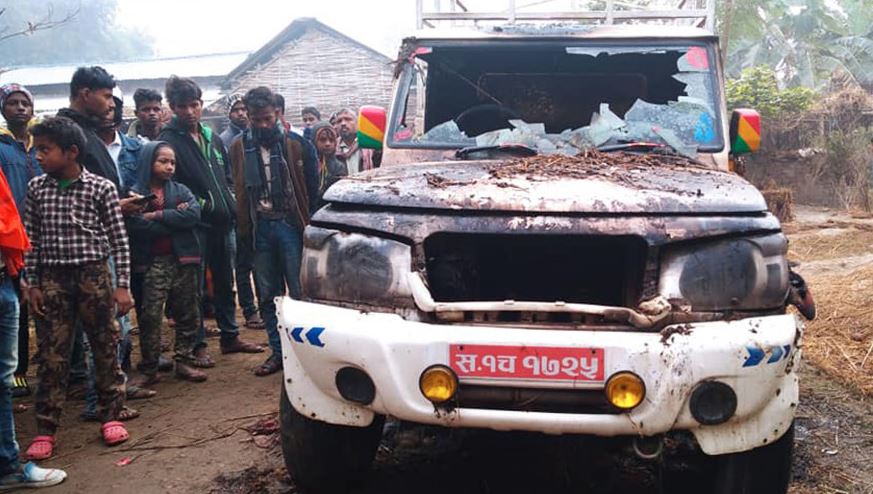 अपरिचित समूहद्वारा पिकअप भ्यानमा आगजनी
