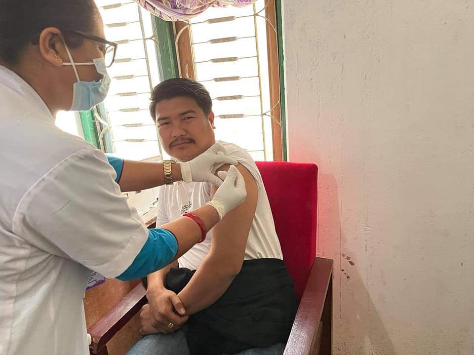 अन्नपुर्णमा अध्यक्ष क्याप्टेन गर्बुजा पुन सहित १५१ जनाले लगाए कोरोना विरुद्धको खोप